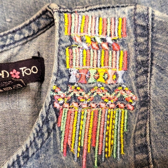 Denim dress with colorful shoulder design - Picture 4 of 5